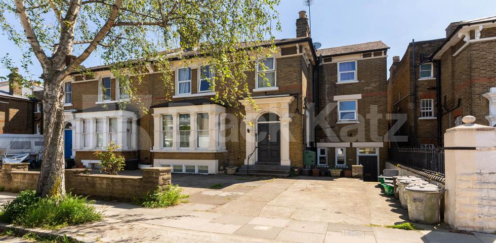 Spacious refurbished studio set in a victorian house conversion Mercers Road, Tufnell Park